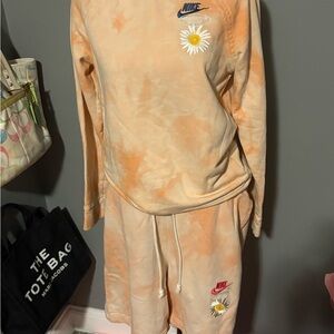 Limited Edition Nike Peach Tie-Dye Set with Daisy Graphic